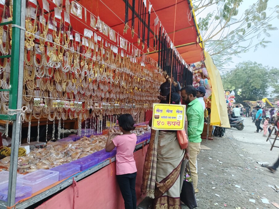 यात्रेनिमित्त गावात येणार्‍या भाविकांसाठी पिण्याच्या पाण्याची सोय करण्यात आली. 