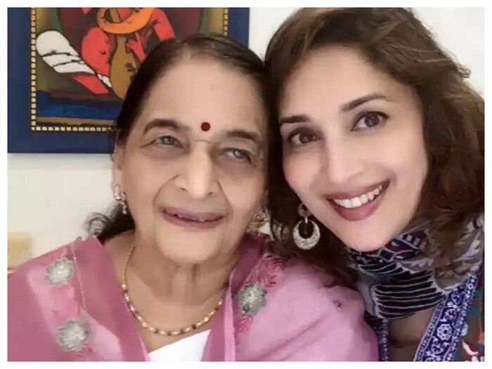 माधुरीने तिच्या या पोस्टद्वारे आईवरचं प्रेम व्यक्त केलं आहे. तसेच संपूर्ण आयुष्यामध्ये आईच्या आठवणी कायमच बरोबर राहतील असंही ती म्हणाली. 