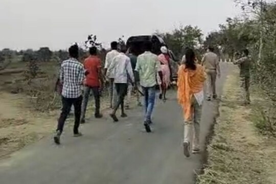 अतिक्रमण हटवण्यासाठी गेलेल्या पथकावर हल्ला  
