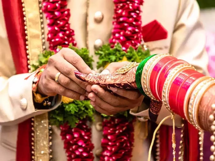 यासोबतच दोघेही मूळचे राजस्थानचे असावेत. यासह, दोघांचे वय 35 वर्षांपेक्षा जास्त नसावे. तसेच, दोघांचाही कोणत्याही फौजदारी प्रकरणात सहभाग नसावा. 