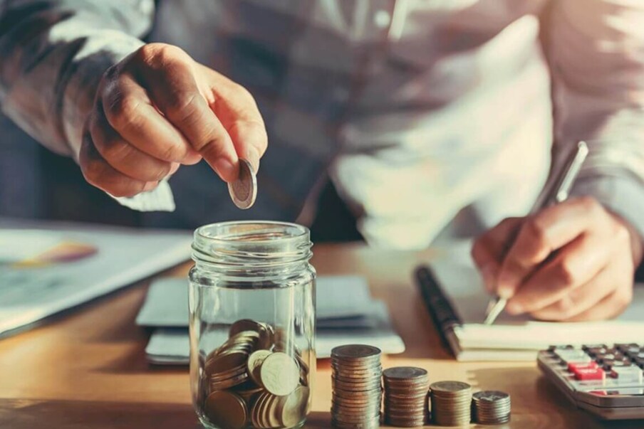 आता म्यूच्युअल फंडचे फायदे काय? म्यूच्युअल फंडमध्ये गुंतवणूक करताना तुम्हाला जास्त विचार करायची गरज नसते. कारण ज्या कंपनीमध्ये तुम्ही गुंतवणूक करता, तिची ग्रोथ काय आहे? हे पाहण्याचं काम फंड मॅनेजर करतो. 