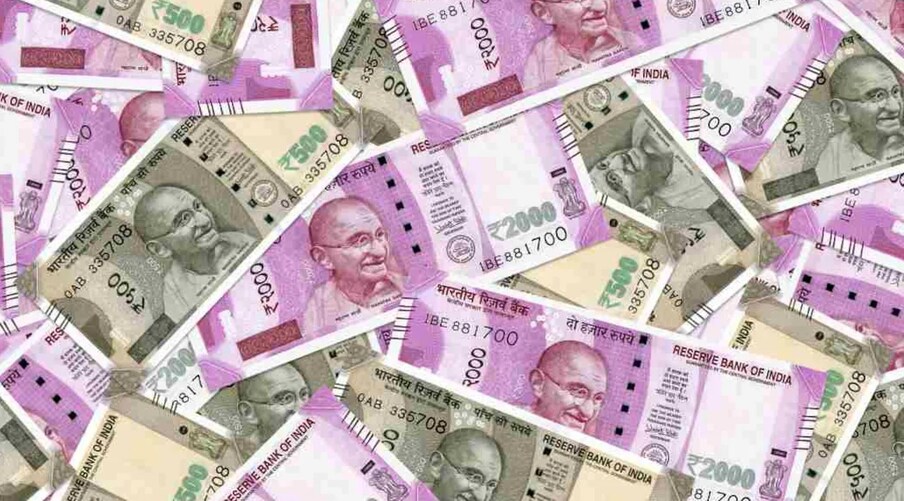 युनियन बँक ऑफ इंडिया : युनियन बँक ऑफ इंडिया महिला कर्जदारांसाठी 5 bps ची सूट देते. बँकेची वेबसाइट नुसार, 'युनियन बँक ऑफ इंडिया लागू व्याजदरामध्ये 0.05% सवलत देते. जेथे महिला अर्जदार कर्जामध्ये कर्जदार/सह-कर्जदार आणि प्रस्तावित गृहसंपत्तीमध्ये मालक/सह-मालक म्हणून उभी असते".” तसेच महिलांना होम लोनवर इतर लाभही मिळतात. ते खालील प्रमाणे आहेत...
