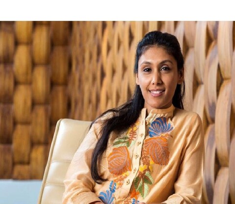एचसीएल टेक्नोलॉजीजची (HCL Technologies) चेअरपर्सन रोशनी नाडर मल्होत्रा (Roshni Nadar Malhotra) या देशातील सर्वात श्रीमंत महिला आहेत. 