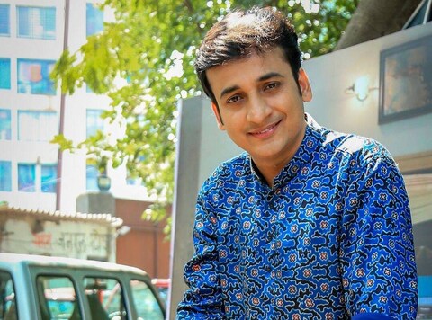 संकर्षण कऱ्हाडे हा सध्या त्याच्या नाटकांच्या दौऱ्यांमध्ये व्यस्त आहे. 