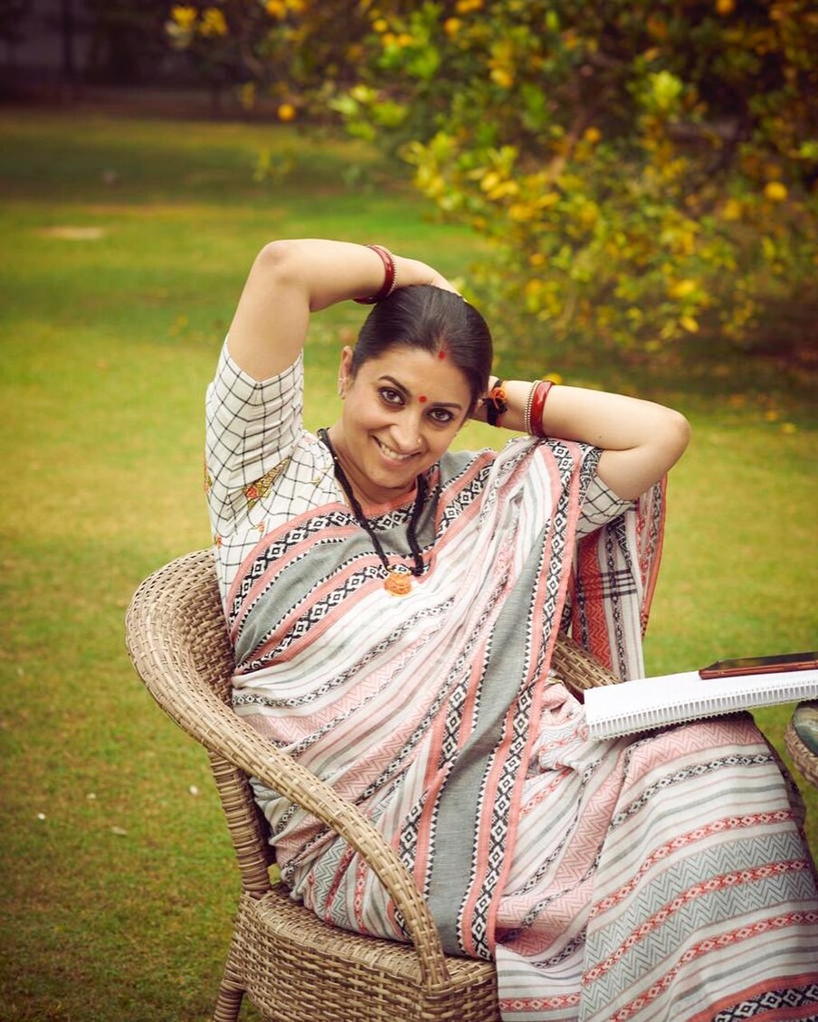 स्मृती ईरानी राजकीय क्षेत्रात येण्यापूर्वी एक प्रसिद्ध अभिनेत्री होत्या. 'क्योंकी सास भी कभी बहू थी' या मालिकेतून त्या घराघरात पोहोचल्या होत्या. मालिकेतून तुलसीच्या रुपात त्यांना अफाट लोकप्रियता मिळाली होती. 