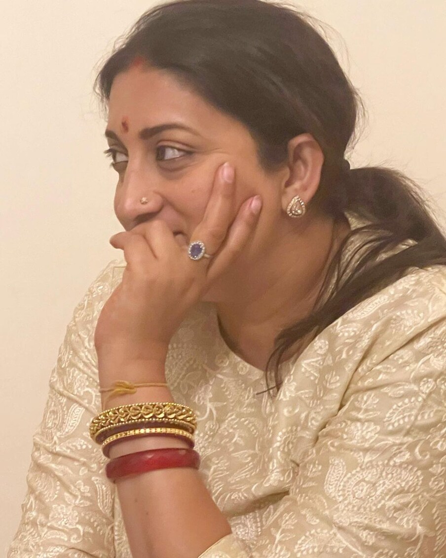अशातच घरी जात असताना रस्त्यात मध्येच रक्तस्त्राव व्हायला सुरुवात झाली. त्यावेळी मुसळधार पाऊसही होता. मी रिक्षावाल्याला रुग्णलयात जायला सांगितलं.