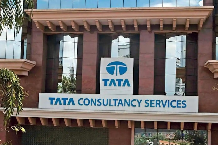 टाटा समूहाच्या एकूण उत्पन्नापैकी 20 टक्के उत्पन्न TCS मधून येते.