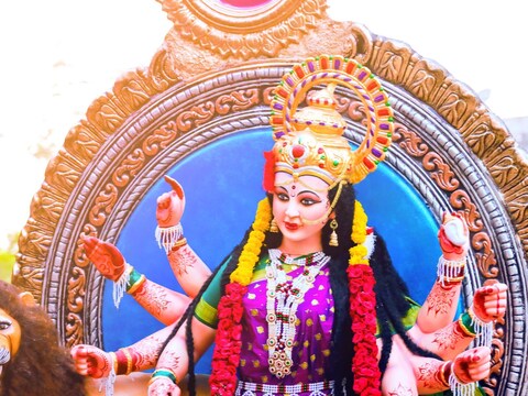 शास्त्रानुसार महागौरीची पूजा केल्याने सर्व पापांपासून मुक्ती मिळते.