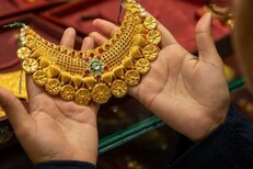 सोनं-चांदी झालं स्वस्त; नाशिकमध्ये किती आहेत आजचे दर?