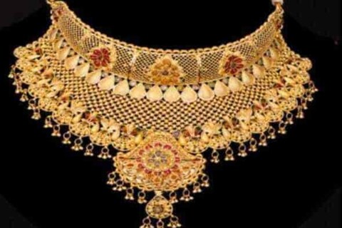 सोन्याच्या दरात गेल्या 14 दिवसात तब्बल 1500 रुपयांची वाढ झाली आहे. तर चांदीचा आजचा दर 64 हजार 700 रुपये प्रति किलो आहे.
