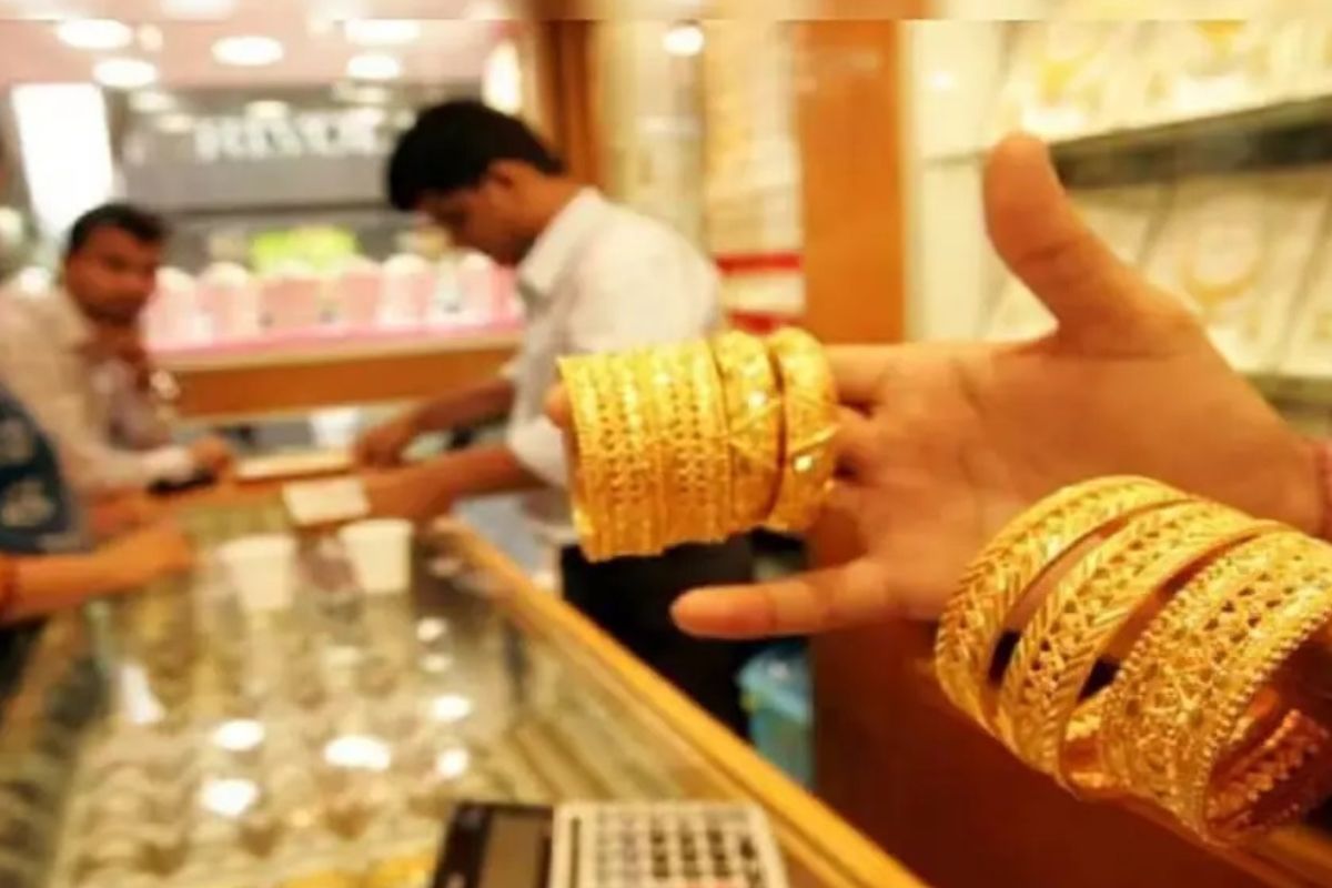 Gold-Silver Rate Today in Nagpur: चांदीनं फोडला घाम, नागपुरातील सोन्याच्या दरात किती पडला फरक?