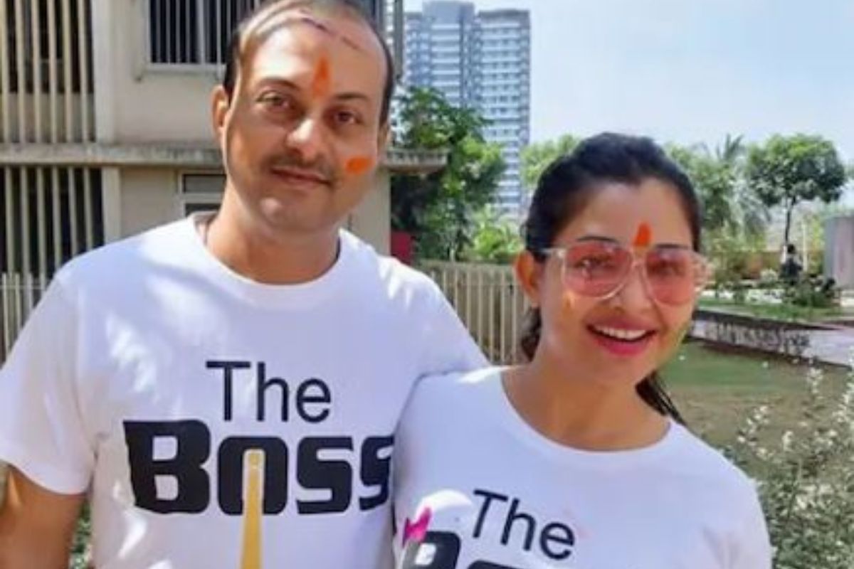 'भाभीजी घरपर है' फेम अंगुरी भाभी म्हणेजच शुभांगी अत्रे सध्या आपल्या वैवाहिक आयुष्यामुळे चांगलीच चर्चेत आली आहे. 