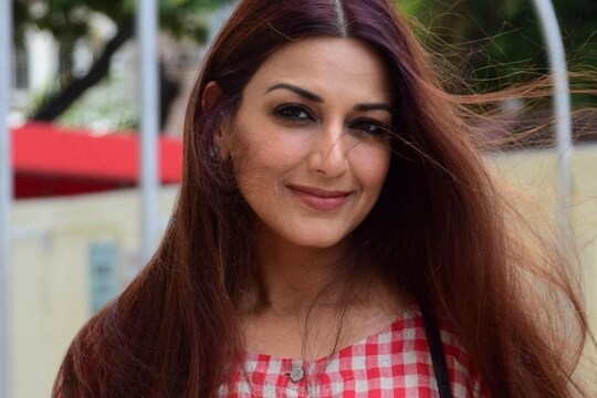 
90 च्या दशकातील सुंदर अभिनेत्री म्हणजे सोनाली बेंद्रे