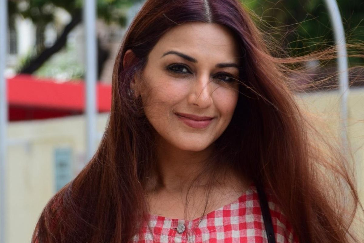 90 च्या दशकातील सुंदर अभिनेत्री म्हणजे सोनाली बेंद्रे