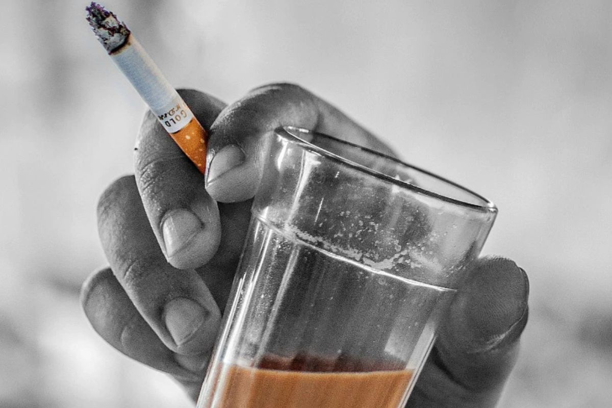 चहासोबत सिगारेट ओढायची सवय आहे घातक