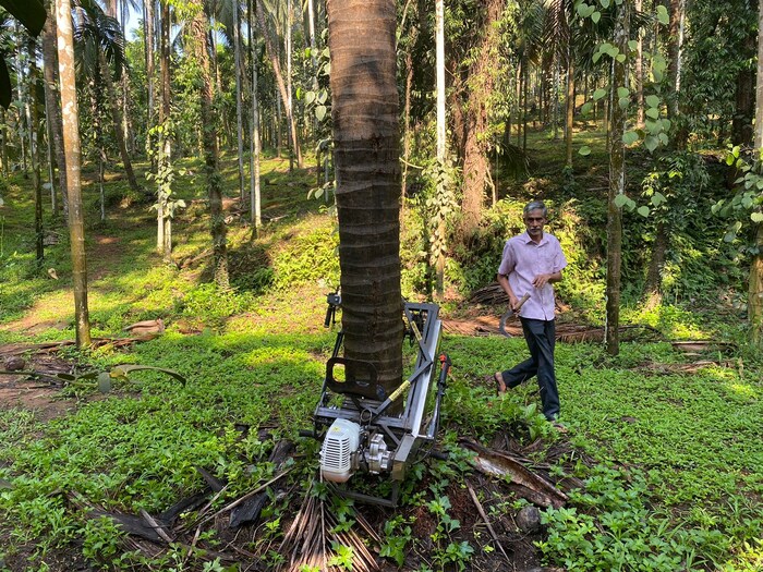 गरज ही शोधाची जननी आहे असं म्हटलं जातं. एखादी समस्या असेल तर त्यावर मात करण्यासाठी काय करता येईल, यावर विचार करून त्यावरचा तोडगा काढला जातो. अशाच एका समस्येवर मात करण्यासाठी कर्नाटकमध्ये एका व्यक्तीने प्रयत्न केले. ते प्रयत्न यशस्वी ठरले आहेत.