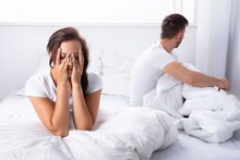 झोपेत जोडीदाराचा नको तो त्रास, 70% लोक हैराण; तुमचाही लाइफ पार्टनर असाच आहे का?
