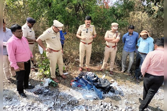 धावत्या एक्सप्रेसमध्ये प्रवाशाच्या बॅगने घेतला पेट