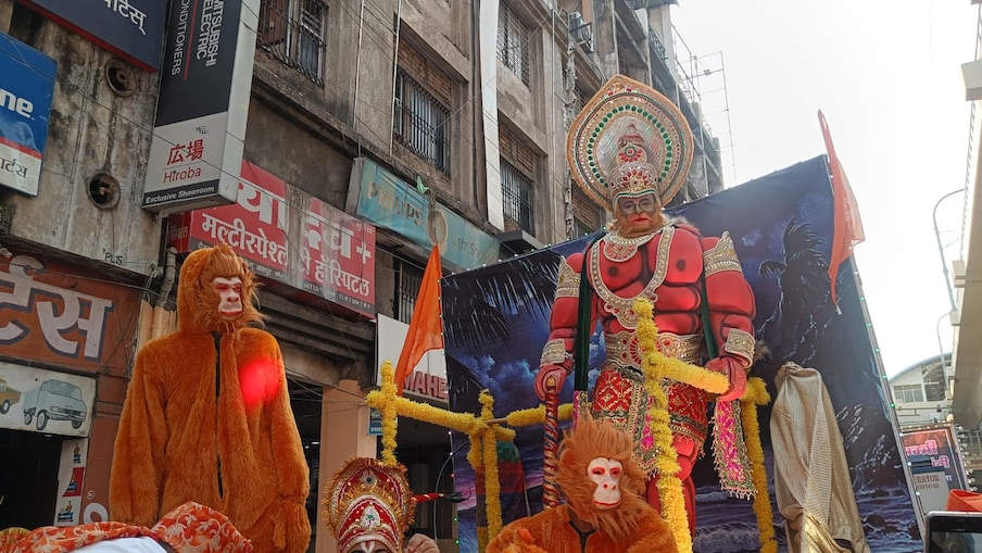 यंदाचे मुख्य आकर्षण म्हणजे शोभायात्रेसाठी आकर्षक गजरथ साकारण्यात आला आहे. ज्यामध्ये श्री रामचंद्राच्यासह लक्ष्मण सीता हनुमंत यांची मूर्ती विराजमान करण्यात आली आहे.