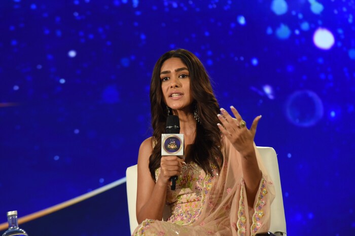  "आता परिस्थितीही खूप बदलली आहे. आता टेलिव्हिजन अभिनेत्री किंवा सिनेमातील अभिनेत्री नाहीत, तर फक्त भारतीय अभिनेत्री आहेत".