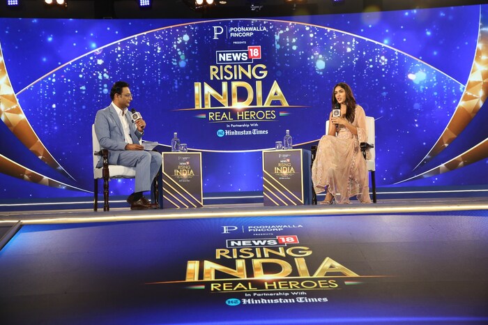  मृणाल म्हणाली, "माझ्या आई-वडिलांनाही भीती वाटत होती की सिनेमा आणि टीव्हीमध्ये माझं करिअर होईल का? मला चांगल्या भूमिका मिळतील का".