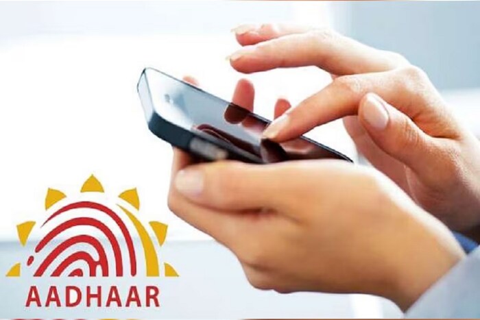 आजकाल सर्वत्र आधार कार्डचा वापर ओळखपत्र म्हणून केला जातो. सिम घेण्यापासून ते बँक खाते उघडण्यापर्यंत  हे गरजेचं असतं. हा 12 अंकी यूनिक नंबर आहे.