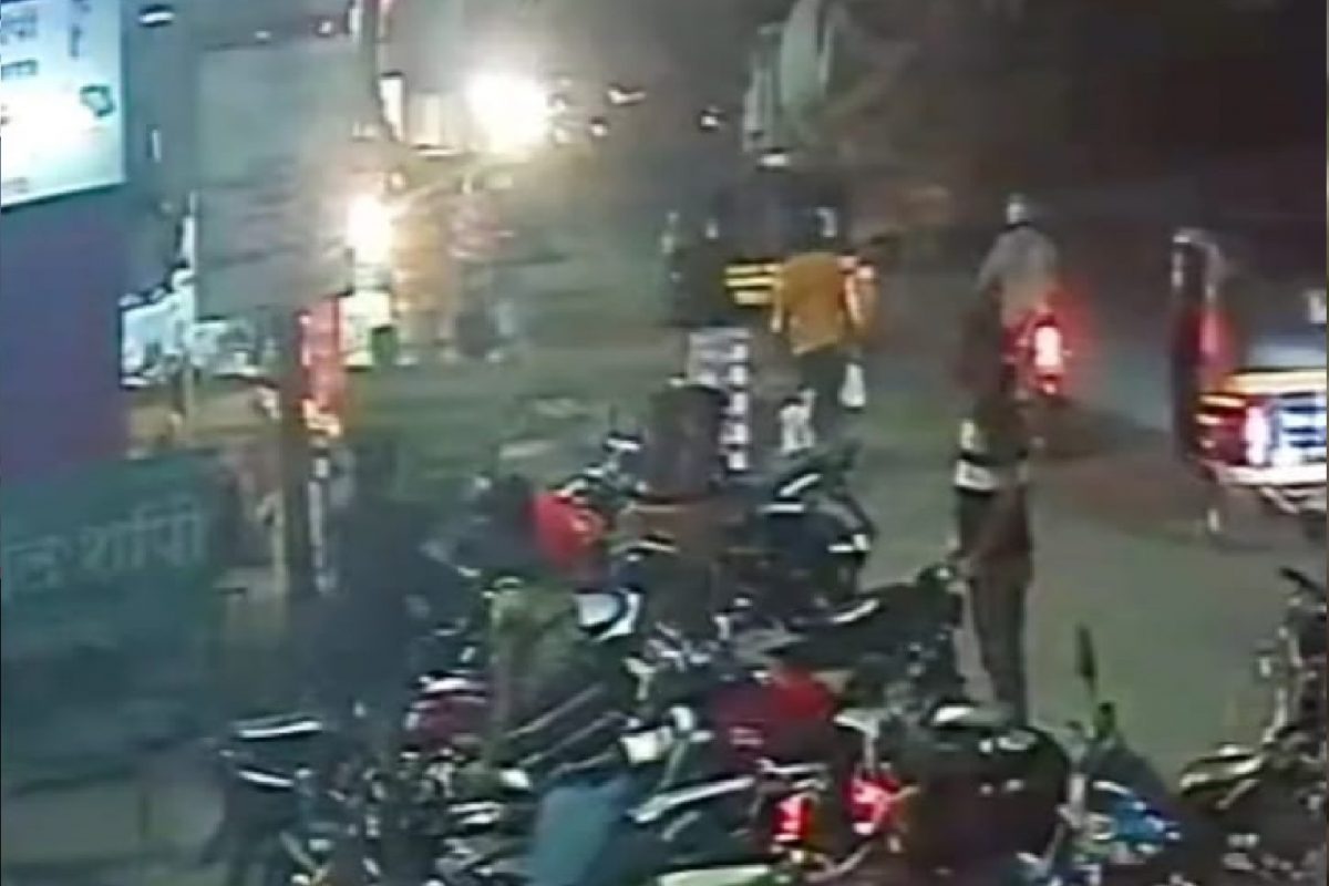 पुण्याच्या रस्त्यावर भयंकर अपघात