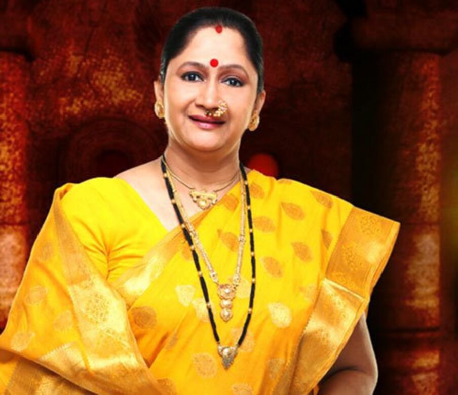  मराठीतील दिग्गज अभिनेत्री अलका कुबल यांनी ‘माहरेची साडी’ चित्रपटात मुख्य भूमिका साकारली होती. त्यांनी साकारलेल्या सोशिक मुलगी व सूनेच्या भूमिकेने प्रेक्षकांना अक्षरशः रडवलं होतं.