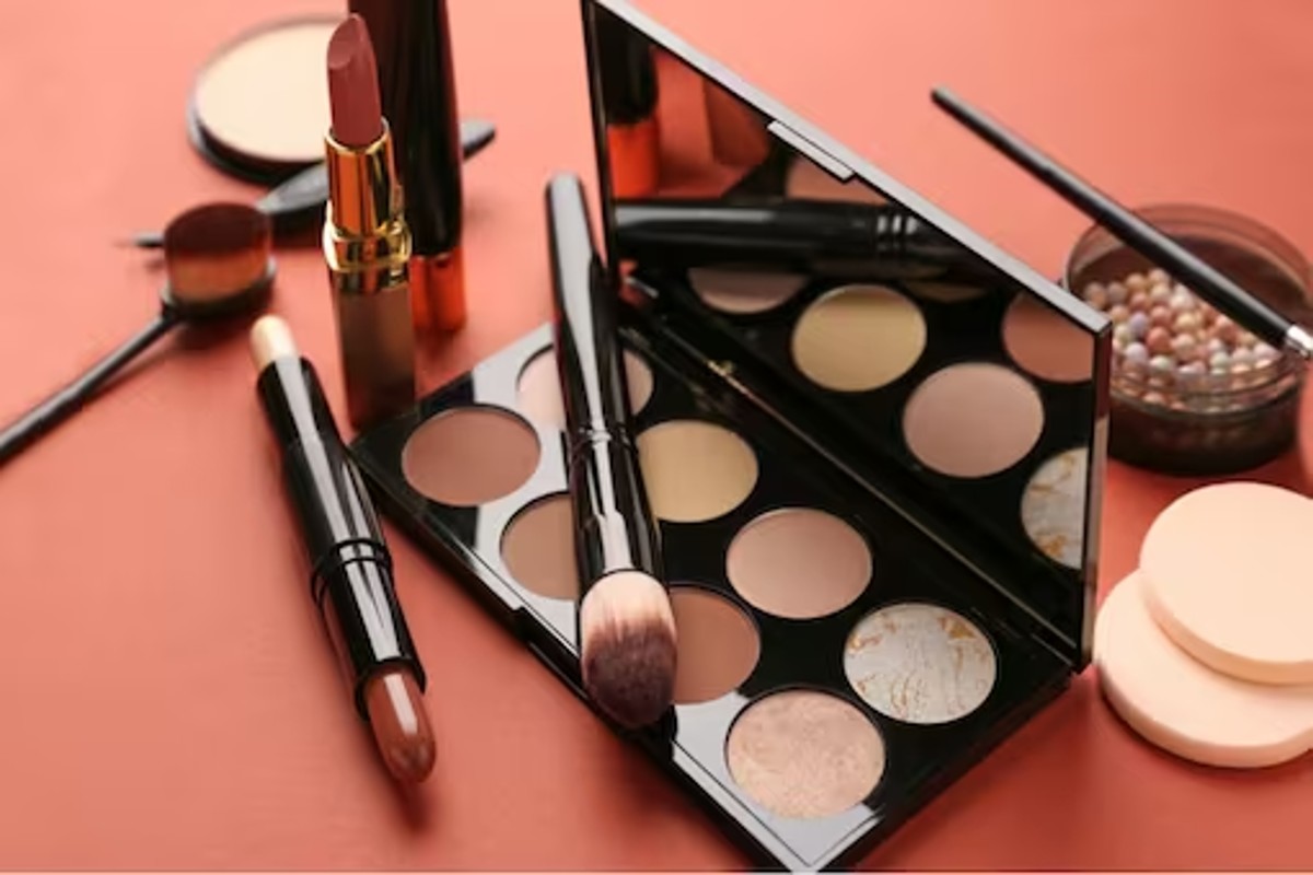 सौंदर्यप्रसाधनं निवडताना 'या' चुका टाळा, अन्यथा होतील गंभीर परिणाम!