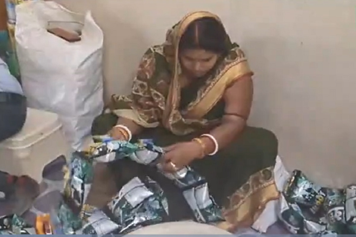 महिलेने उभारला कुरकुऱ्यांचा बिझनेस