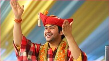 बागेश्वर धामचे धीरेंद्र शास्त्री भाविकांना पदस्पर्श का करून देत नाहीत? वाचा कारण बागेश्वर धामचे धीरेंद्र शास्त्री भाविकांना पदस्पर्श का करून देत नाहीत? वाचा कारण