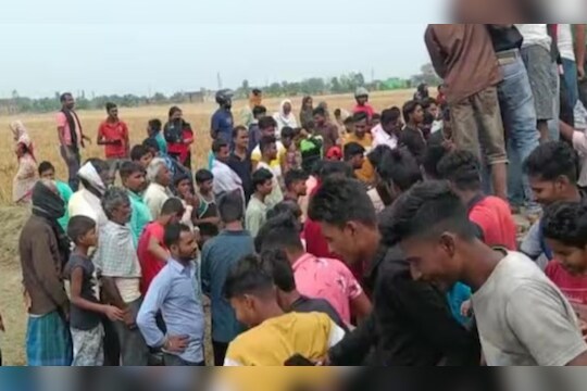 पुलाखालून येत होती दुर्गंधी, एक पोतं सापडलं आणि सगळेच हादरले