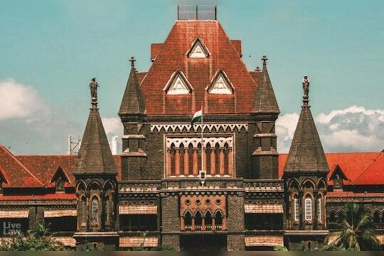 मशिदींवरच्या भोंग्यांवरून हायकोर्टाने पोलिसांना फटकारलं