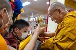 दलाई लामांचा चीनला धक्का, 8 वर्षीय मुलावर सोपवली बौद्ध धर्माची मोठी जबाबदारी
