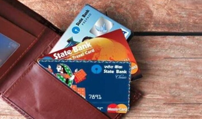  वाय-फाय इनेबल्ड याचा अर्थ हे कार्ड वाय-फाय वर चालतात असं नाही. ते NFC ((Near Field Communication) आणि RFID (Radio Frequency Identification वर काम करतात. त्यात एक चिप असते, जी अतिशय पातळ धातूच्या अँटेनाला जोडलेली असते. 