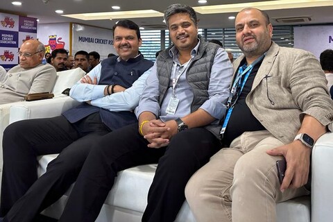 देवेंद्र फडणवीस-रोहित पवार एकत्र