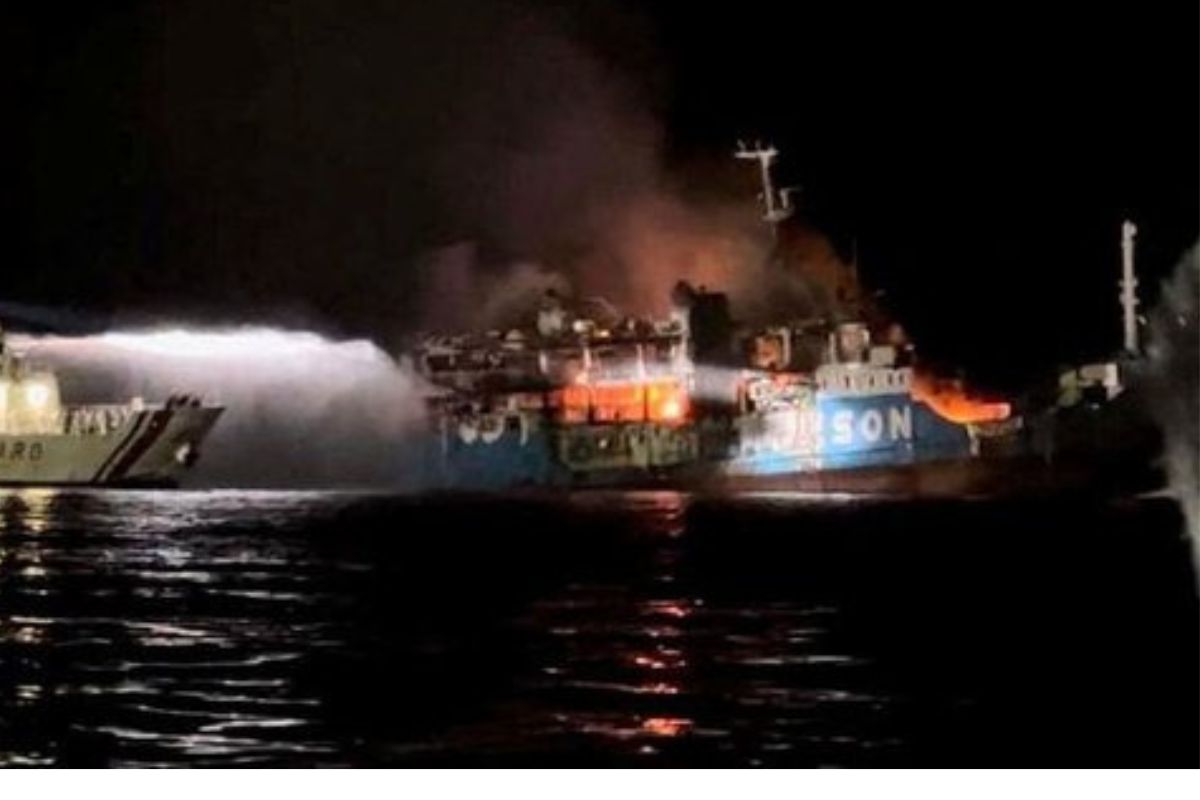 Shocking : 250 प्रवासी घेऊन जाणाऱ्या जहाजाने समुद्रात घेतला पेट; 31 मृत्यू, 18 जणांचा शोध सुरू