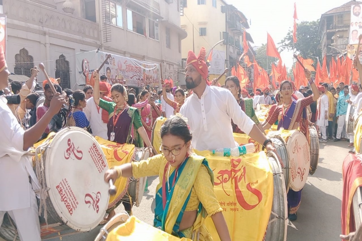 Gudi Padwa 2023 : ढोल-ताशांचा गजर आणि नऊवारीचा थाट, गिरगावच्या शोभायात्रेत तरुणाईचा जल्लोष! Video