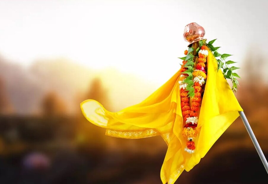 दागिने खरेदी करताना रेट चांगले तपासून पाहा. यासोबतच दागिन्यांवर होलमार्क आहे की नाही हे तपासा. दागिने घेताना सराफाला त्याबाबत सविस्तर माहिती विचारणं गरजेचं असतं. ज्यामुळे फसवणूक टाळता येईल. तसंच सराफाकडून GST असलेलं  बिलं घ्यायचं विसरु नका.