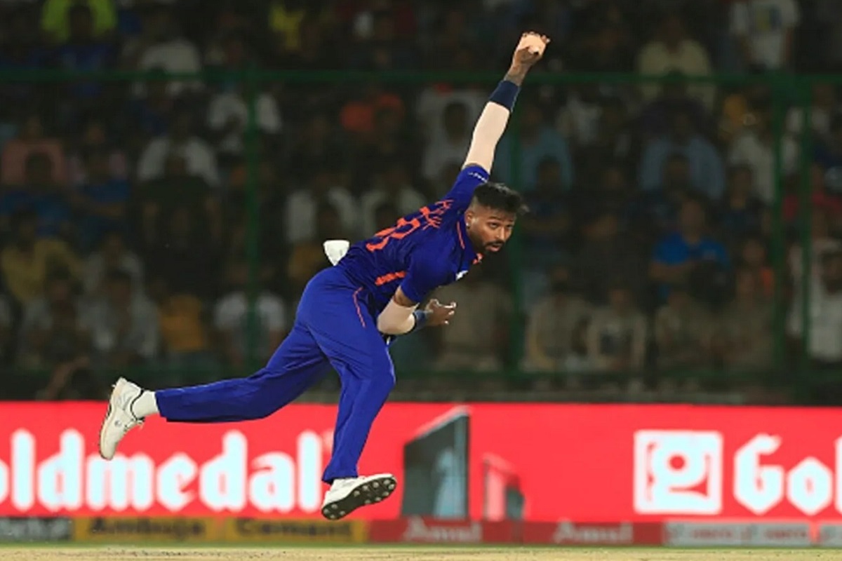 हार्दिक पांड्याचा ऑस्ट्रेलियाला धक्का! एका मागोमाग घेतले तीन विकेट