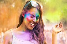 होळीला रंग खेळण्यापूर्वी करा या गोष्टी, त्वचेवरील रंग काढणं होईल सोपं होळीला रंग खेळण्यापूर्वी करा या गोष्टी, त्वचेवरील रंग काढणं होईल सोपं
