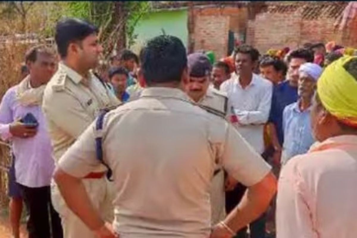 घटनास्थळी आलेले पोलीस