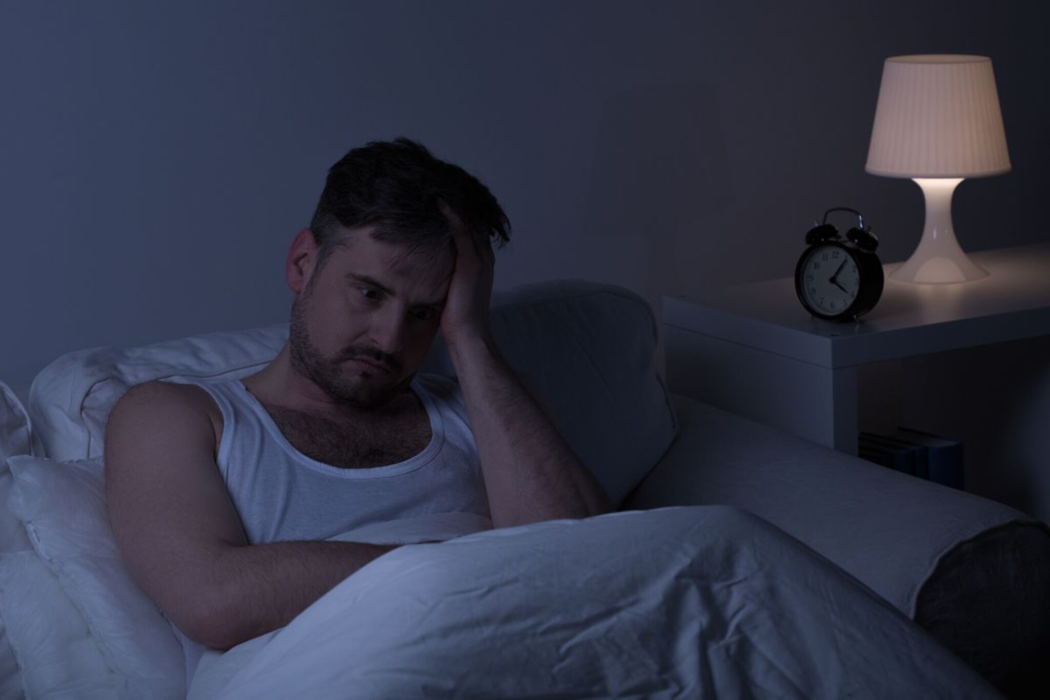 Vastu Tips: श्रीमंत असणारेही होतात कर्जबाजारी; या सवयी माणसाला कंगाल बनवतात