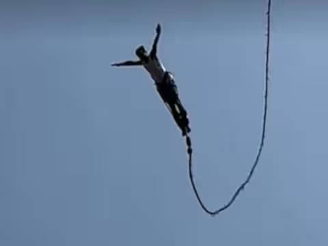 Bungee Jumping करताना अचानक दोरी तुटली आणि... पुढे जे घडलं ते पाहा VIDEO