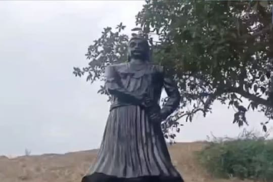 या राजाला विश्वासघातकी सिद्ध करण्याचं चॅलेंज, 5 लाखांचं बक्षीस; प्रकरण काय?