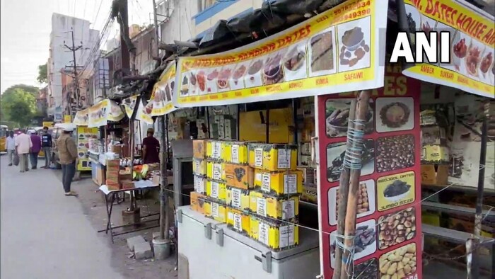  तेलंगणातील एक दुकानदाराने सांगितलं की त्याच्याकडे 120 रुपये प्रति किलो ते 2600 रुपये किलोपर्यंत खजूर आहेत. इराक, इराण, येमेनमधून खजूर आयात केले जातात. , सौदी अरेबिया, ओमान, अल्जेरिया आणि इतर अनेक देशांमधील उत्तम दर्जाचे खजूर असल्याचं त्यांनी सांगितलं.