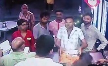 केक घ्यायला गेला अन् पैसे मागितले तर आला राग; फुकट्याने उगारला कोयता, LIVE VIDEO