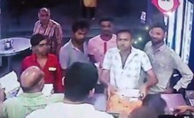 केक घ्यायला गेला अन् पैसे मागितले तर आला राग; फुकट्याने उगारला कोयता, LIVE VIDEO केक घ्यायला गेला अन् पैसे मागितले तर आला राग; फुकट्याने उगारला कोयता, LIVE VIDEO