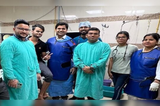 पोटाच्या गंभीर आजारावर कोणतीही शस्त्रक्रिया न करता डॉक्टरांनी रुग्णाला केलं ठणठणीत बरं, तुम्हालाही वाटेल आश्चर्य