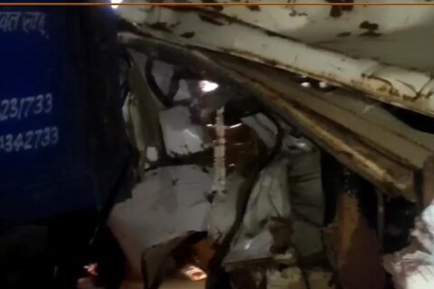  छत्तीसगडच्या नरटोराजवळ NH-53 वर उभ्या असलेल्या ट्रॅक्टरला पिकअपची जोरदार धडक बसल्याने मोठा अपघात झाला.